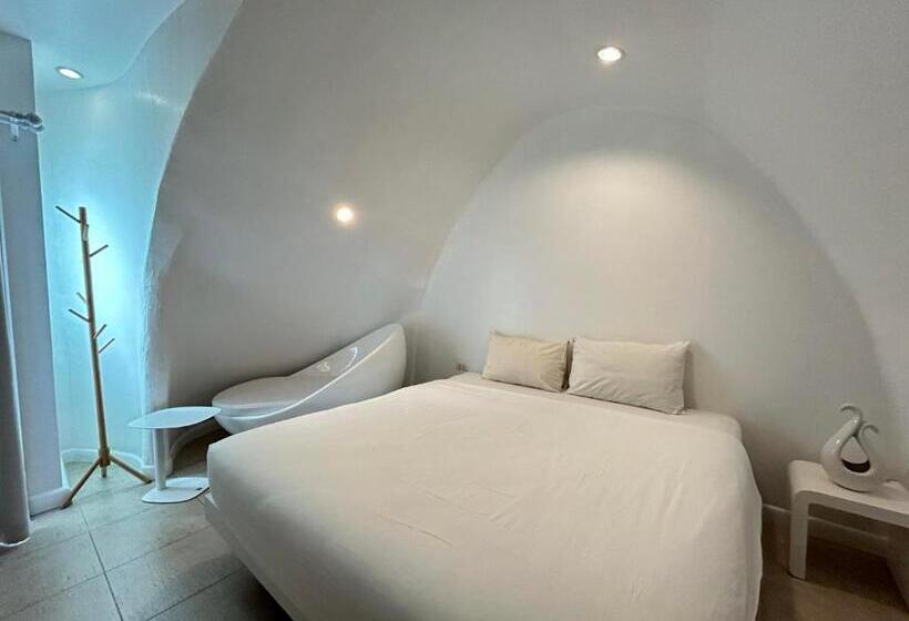 استودیوی استاندارد, Benyada Lodge Surin Beach