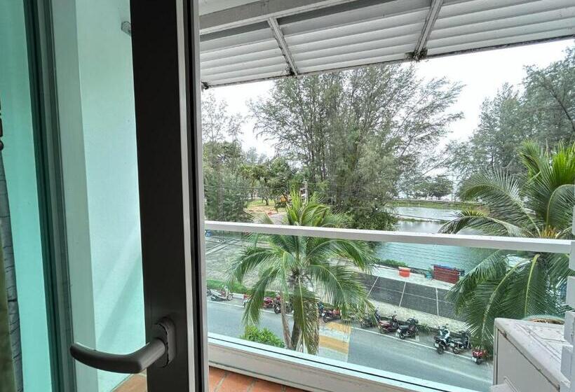 سوییت جونیور, Benyada Lodge Surin Beach