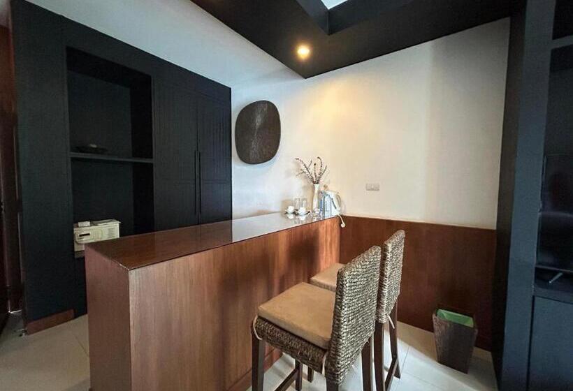 سوییت جونیور, Benyada Lodge Surin Beach