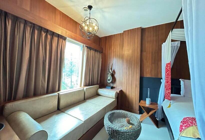 سوییت جونیور, Benyada Lodge Surin Beach