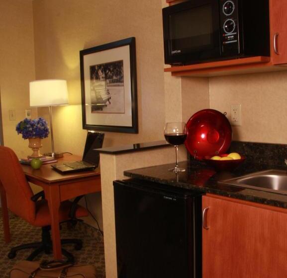 Quarto Estandar Cama King para Deficientes Físicos, Holiday Inn Carbondale   Conference Center, An Ihg