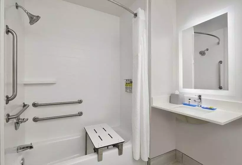 身障者適用スタンダードルーム, Holiday Inn Express Hotel & Suites Pensacola West Navy Base, An Ihg