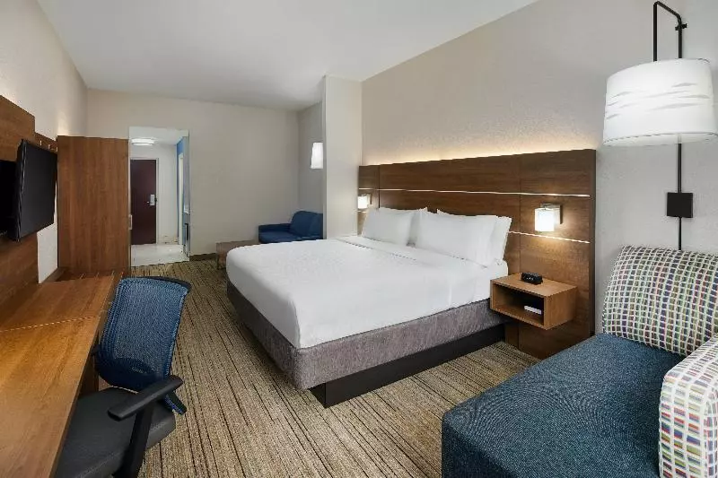 キングサイズベッドのスイートルーム, Holiday Inn Express Hotel & Suites Pensacola West Navy Base, An Ihg