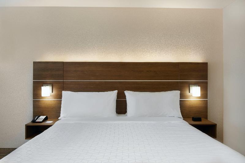 غرفة قياسية سرير كينج لذوى الإحتياجات الخاصة, Holiday Inn Express Hotel & Suites Pensacola West Navy Base, An Ihg