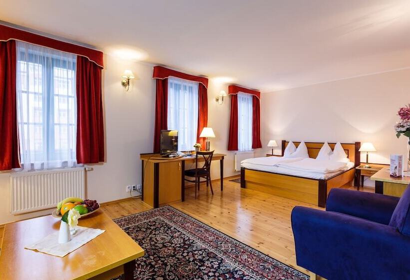 Номер Deluxe, Maltezský Kříž