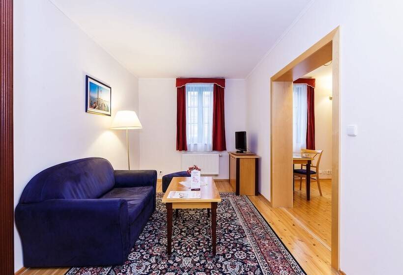 Номер Deluxe, Maltezský Kříž