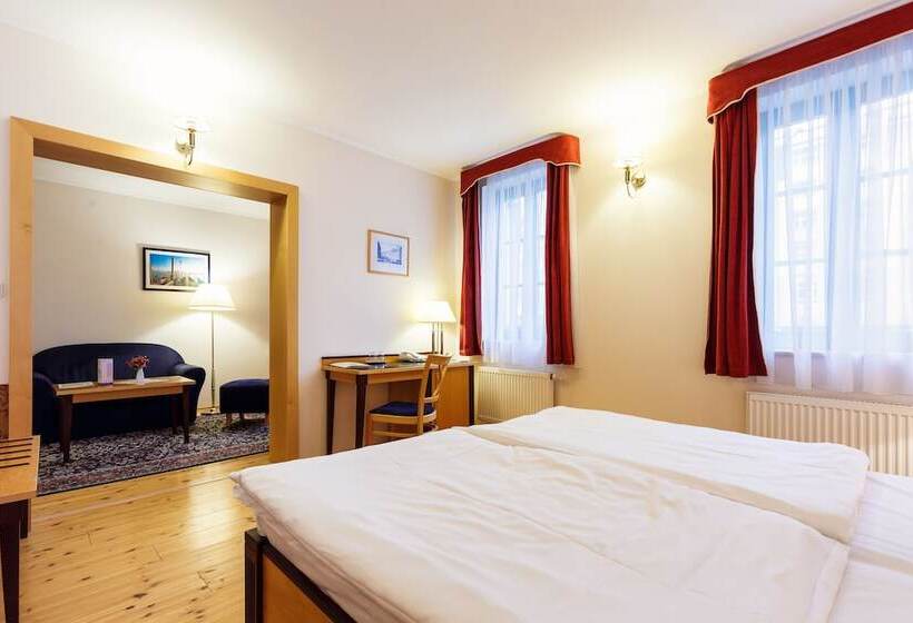 Номер Deluxe, Maltezský Kříž