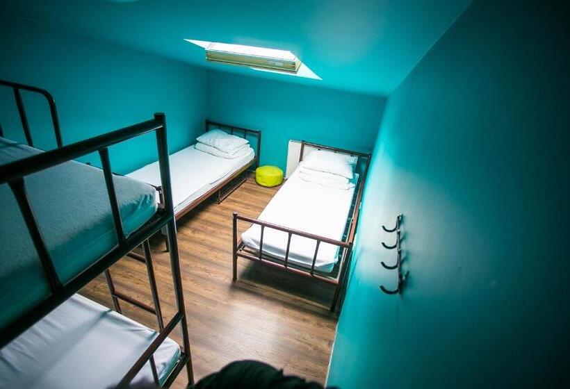 Кровать в Многоместном Номере с Общей Ванной, Let S Rock Party Hostel! Age Limit From 18 Until 40!