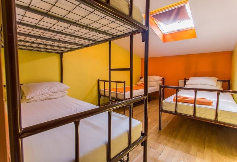 Кровать в Многоместном Номере с Общей Ванной, Let S Rock Party Hostel! Age Limit From 18 Until 40!
