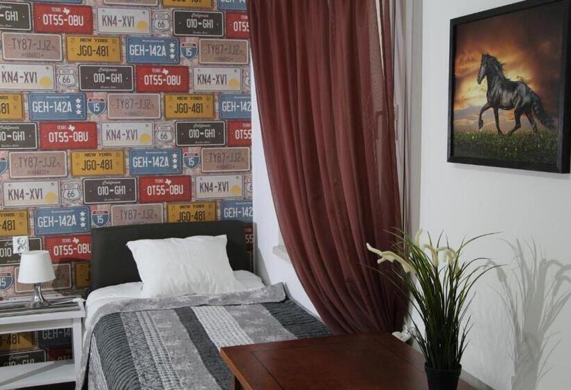 Номер Стандарт Трехместный, Lorf Hostel&coffee