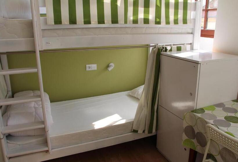 Кровать в Общей Комнате, Lorf Hostel&coffee