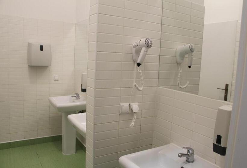 Кровать в Общей Комнате, Lorf Hostel&coffee