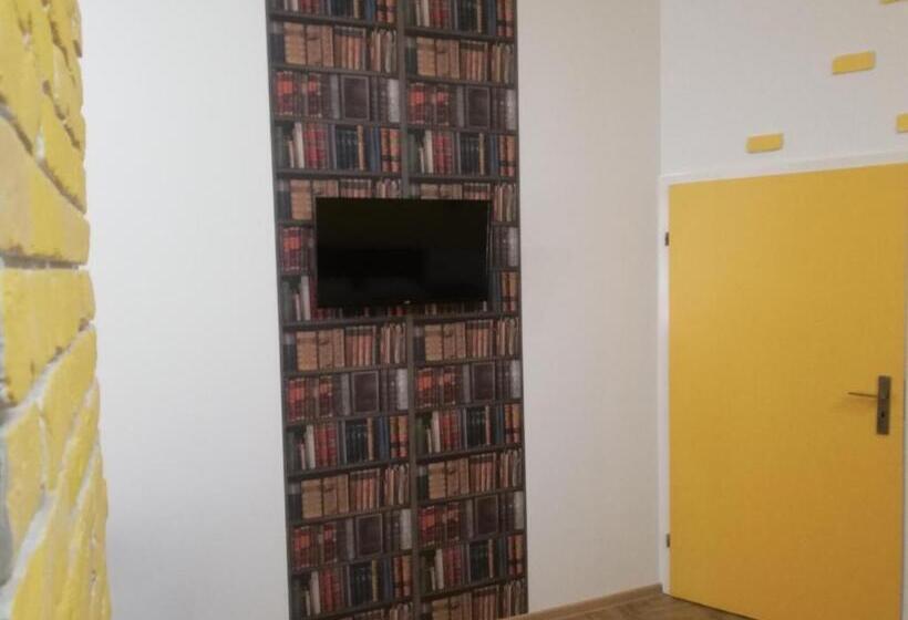 Апартаменты 1 Спальня, Lorf Hostel&coffee