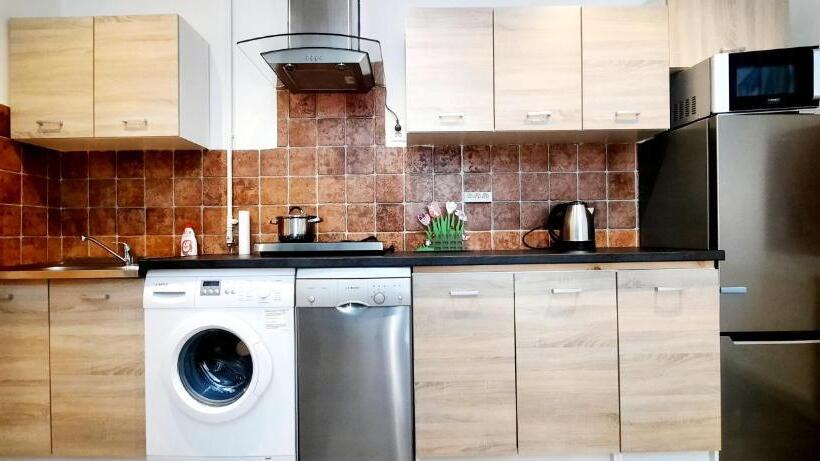 Апартаменты 2 Спальни, Lorf Hostel&coffee