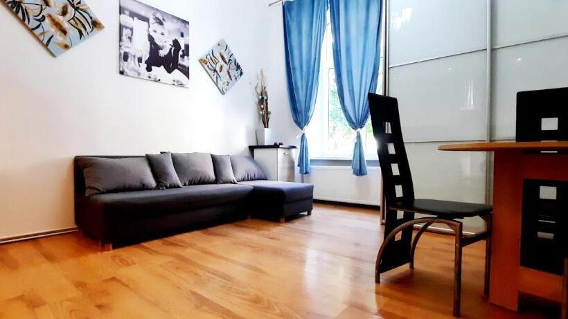 Апартаменты 2 Спальни, Lorf Hostel&coffee