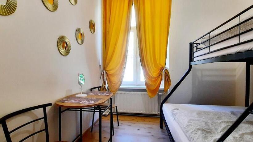 Апартаменты 2 Спальни, Lorf Hostel&coffee