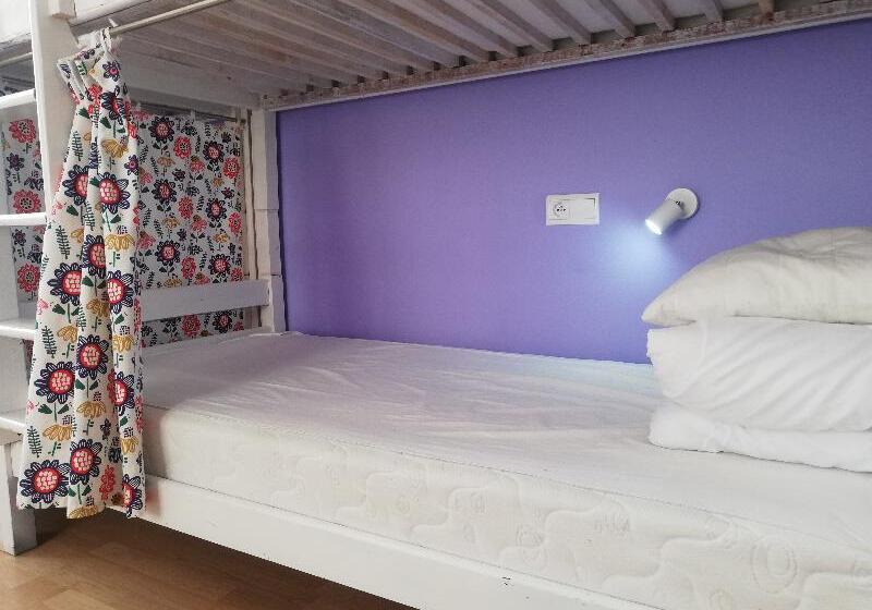 Кровать в Общей Комнате, Lorf Hostel&coffee