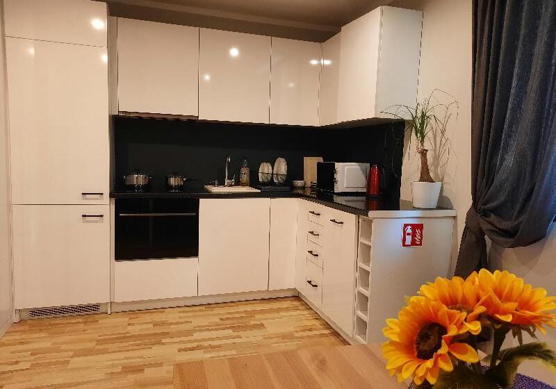 Апартаменты 1 Спальня, Lorf Hostel&coffee