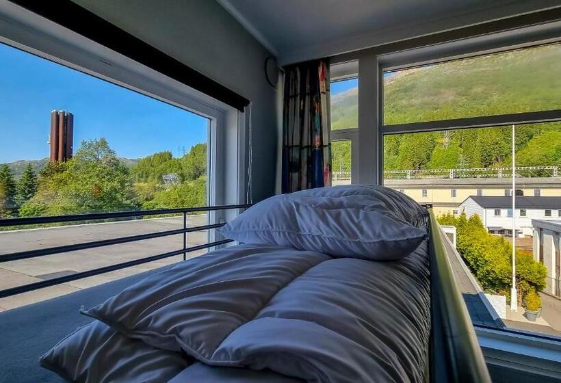 浴室共有ファミリールーム, Bergen Hostel Montana