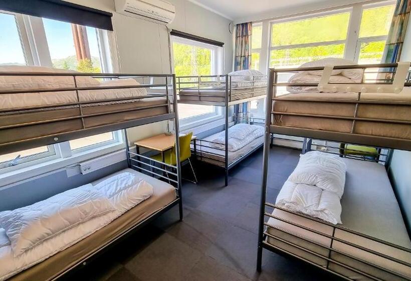 浴室共有ファミリールーム, Bergen Hostel Montana