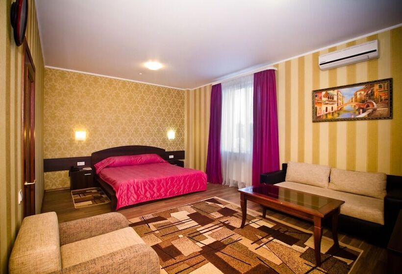 سوییت جونیور, City Club