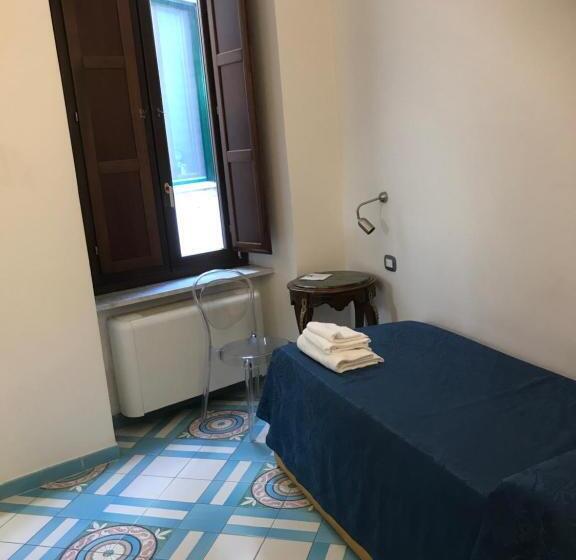 标准单人间, Croce Di Amalfi