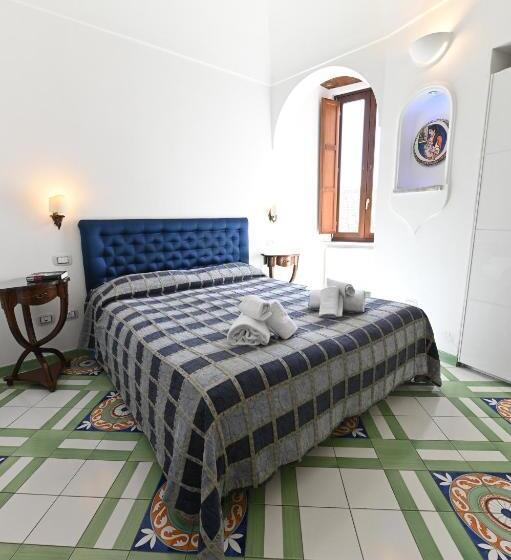 标准间, Croce Di Amalfi