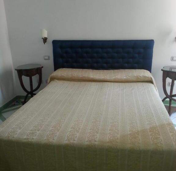 标准间, Croce Di Amalfi