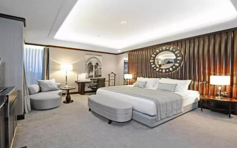 اتاق اجرایی با تخت بزرگ, Crowne Plaza Bursa Convention Center & Thermal Spa, An Ihg