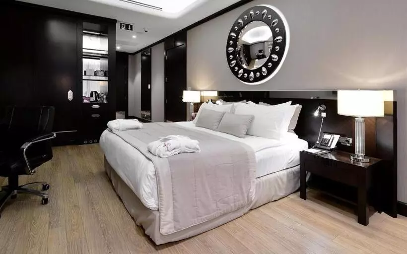 اتاق استاندارد با تخت بزرگ برای معلولان, Crowne Plaza Bursa Convention Center & Thermal Spa, An Ihg