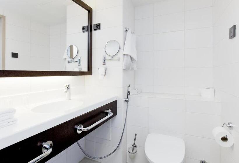 חדר סופריור עם מיטת קינג, Holiday Club Saimaan Rauha