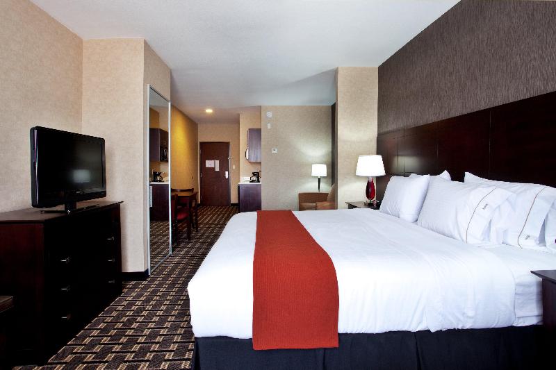 מיטת קינג בסוויטה, Holiday Inn Express Amite, An Ihg