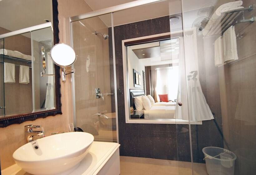Номер Deluxe, Mayfair Convention