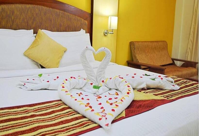 سوئیت با تخت بزرگ, Ponmariresidency