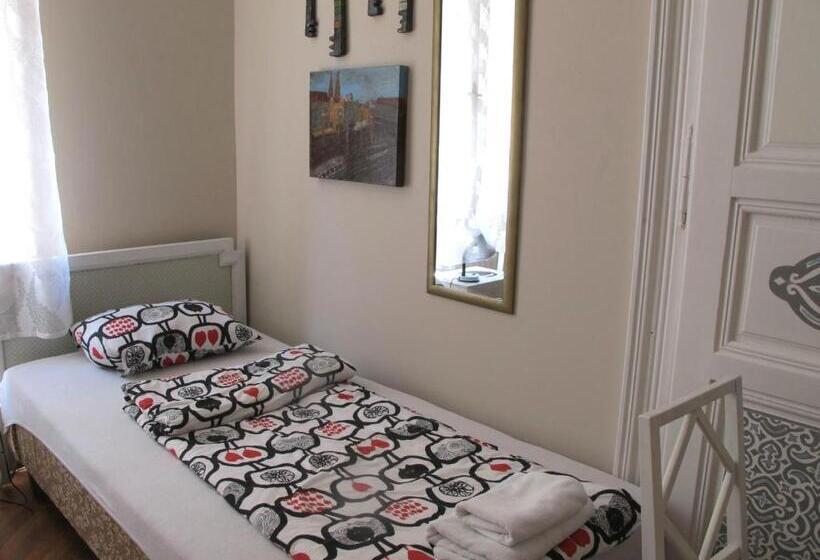 חדר סטנדרט לשלושה, Centar Guesthouse