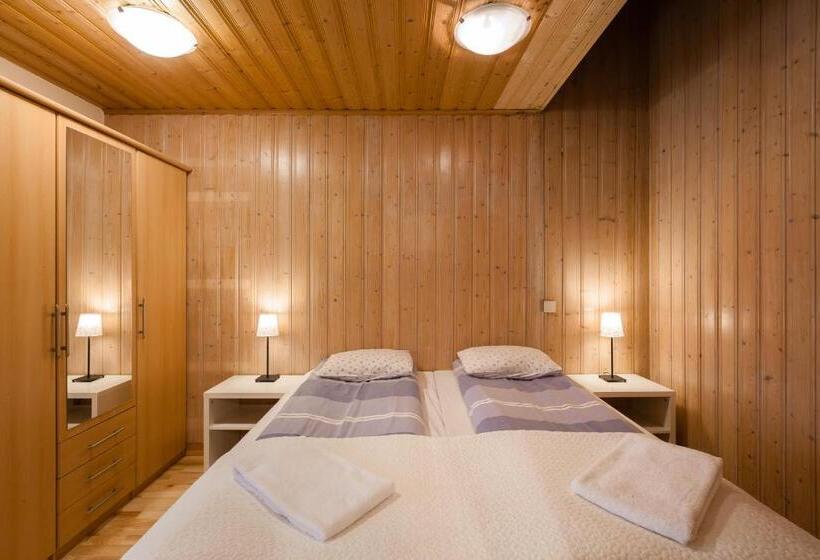 استودیوی استاندارد, Guesthouse Galtafell