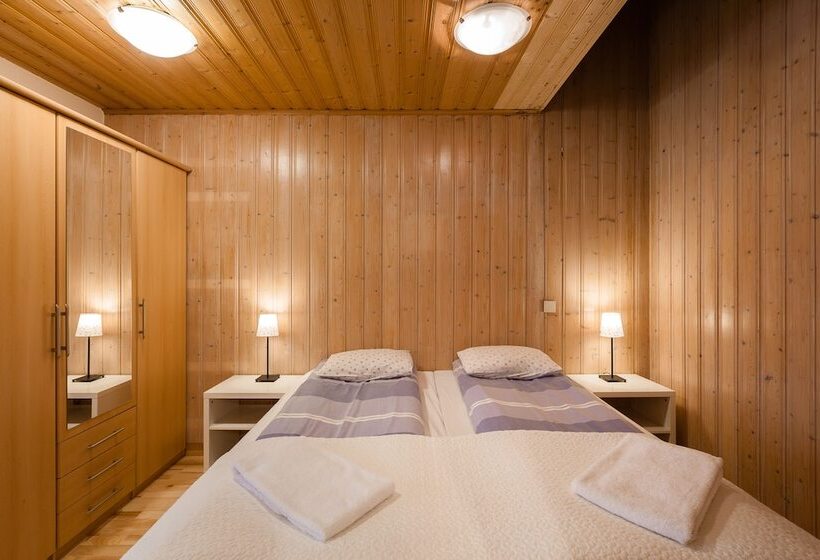 استودیوی استاندارد, Guesthouse Galtafell