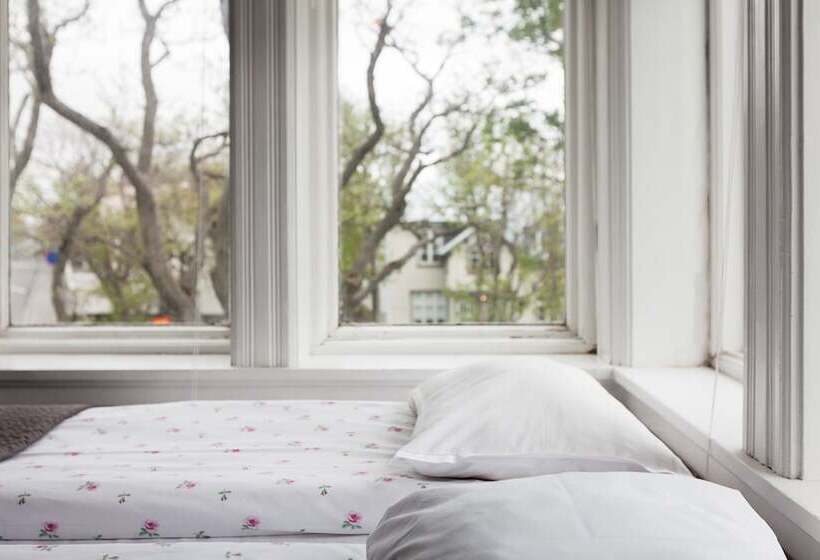 اتاق استاندارد با سرویس بهداشتی مشترک, Guesthouse Galtafell