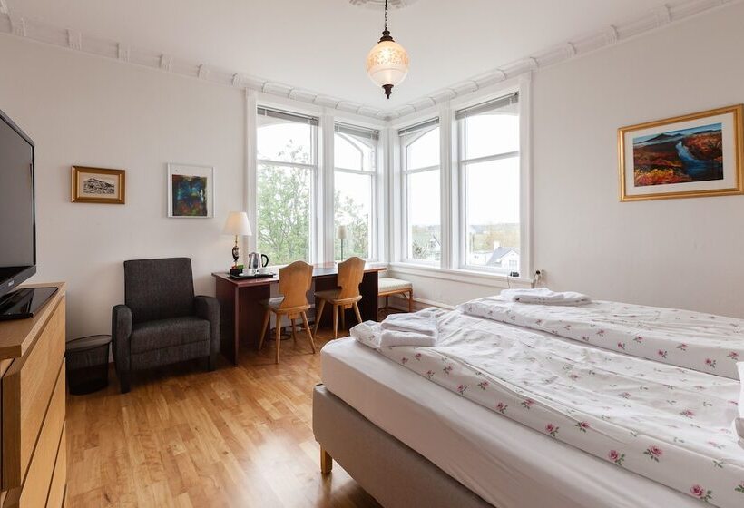 اتاق استاندارد با سرویس بهداشتی مشترک, Guesthouse Galtafell