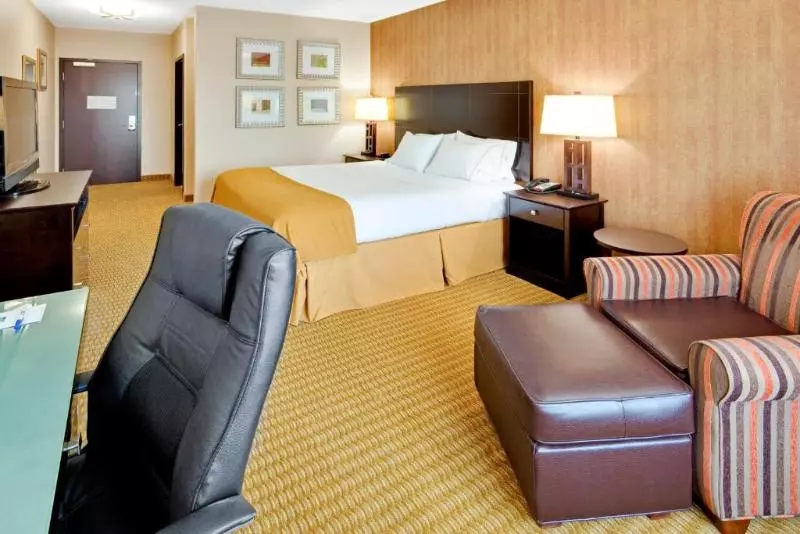 身障者適用キングサイズベッドルーム, Holiday Inn Express Hotel & Suites Lebanon, An Ihg
