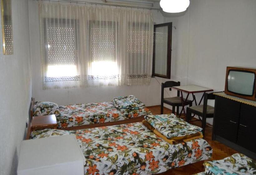 اتاق استاندارد چهار تخته, Hostel Valentin