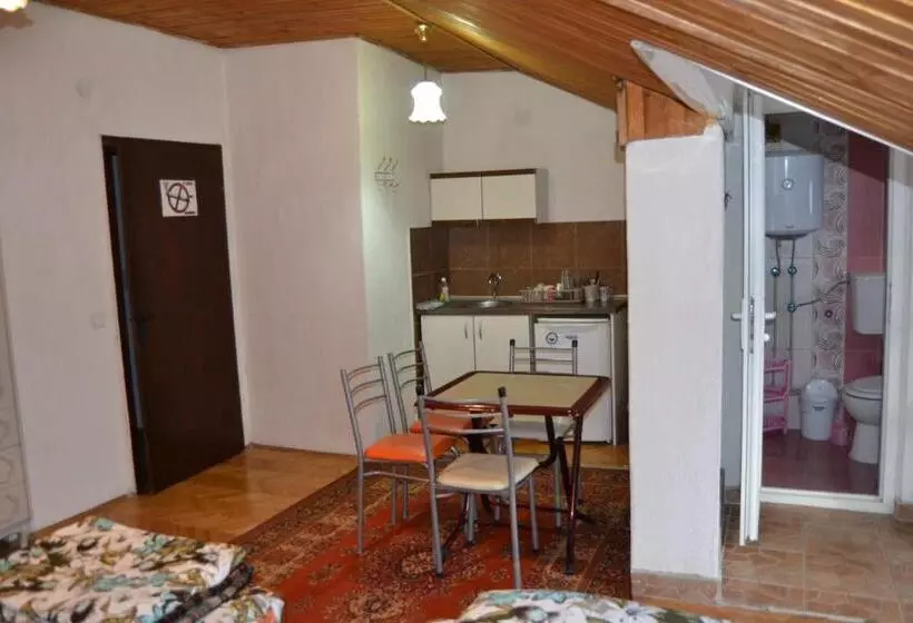 اتاق استاندارد چهار تخته, Hostel Valentin