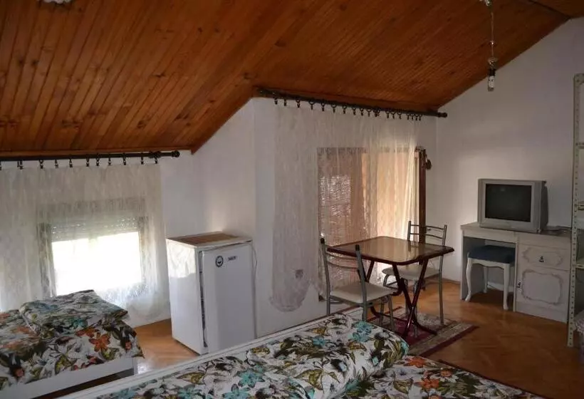 اتاق استاندارد چهار تخته, Hostel Valentin