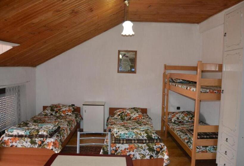تختخواب در اتاق مشترک, Hostel Valentin