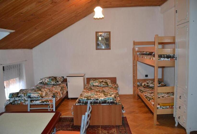 Кровать в Общей Комнате, Hostel Valentin