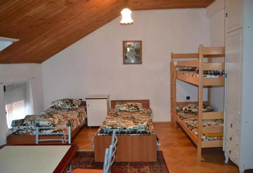 تختخواب در اتاق مشترک, Hostel Valentin