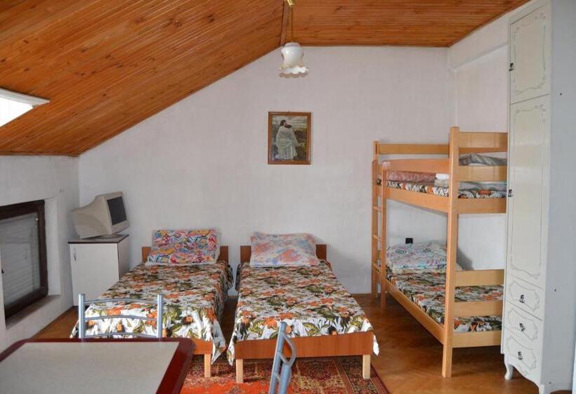 تختخواب در اتاق مشترک, Hostel Valentin