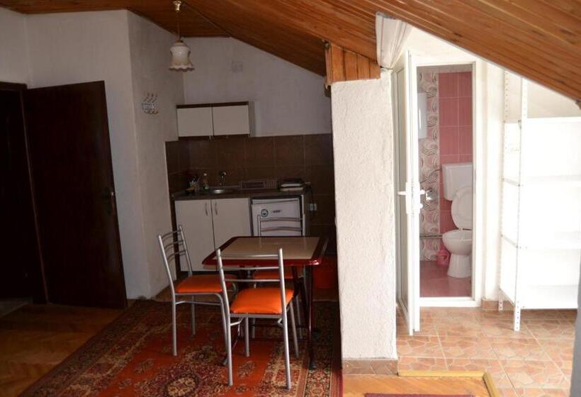 تختخواب در اتاق مشترک, Hostel Valentin