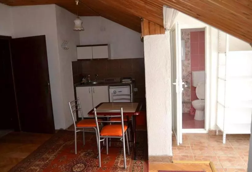تختخواب در اتاق مشترک, Hostel Valentin