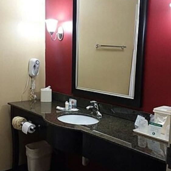 جناح, Comfort Suites